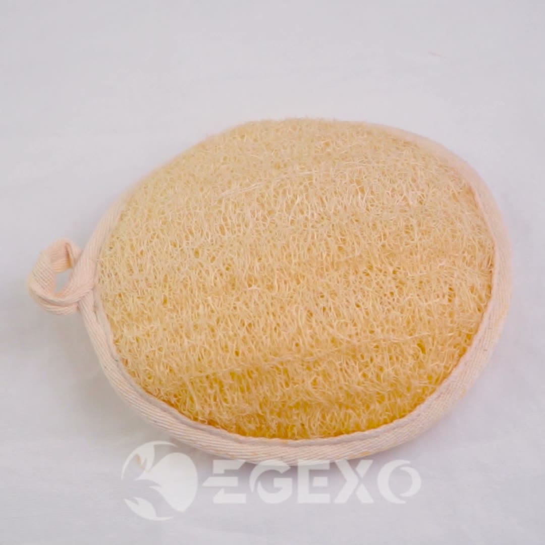 Video vun engem natierleche Loofa-Peeler fir de Kierper